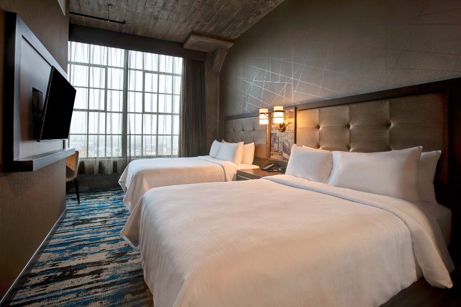 Double Queen Two-Room Suite Mobility Access Bathtub